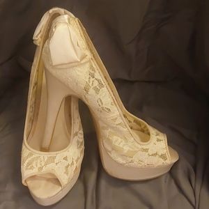 Chinese Laundry Ivory lace heels